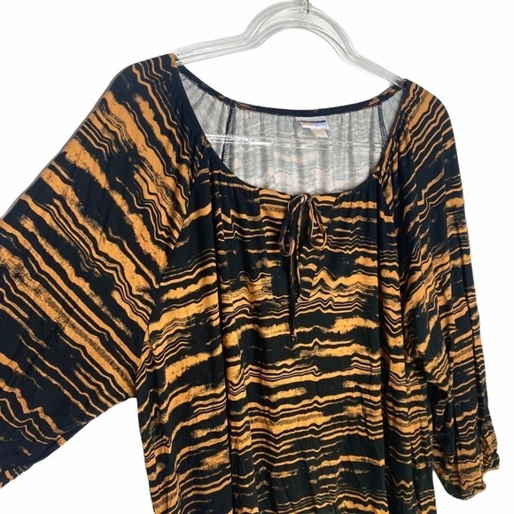 New •Lularoe Debra Peasant top - Picture 5 of 9